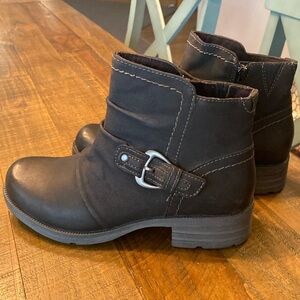 Earth Origins Black Zip Up Boots size 7.5